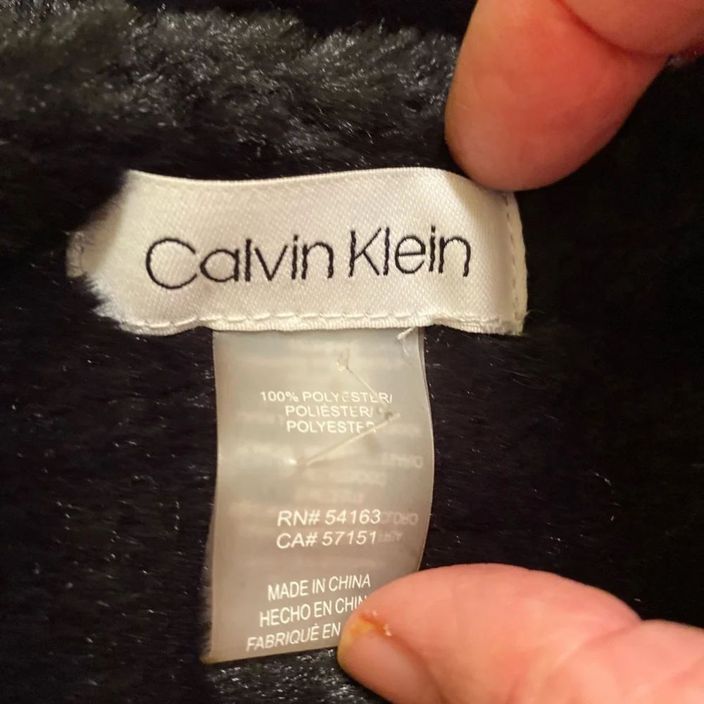 NWOT Calvin Klein - Unisex black/cream faux fur long scarf with CK logo